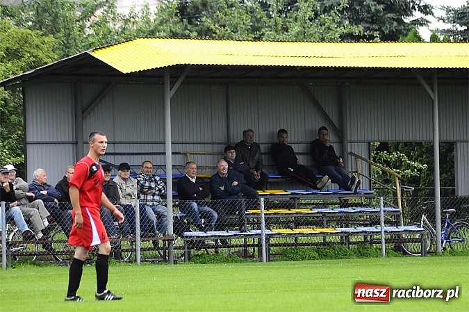 Zdjęcie w galerii na portalu naszraciborz.pl: Mocne zakończenie sezonu w Krzyżanowicach: gole, kartki i emocje wiadomości z regionu