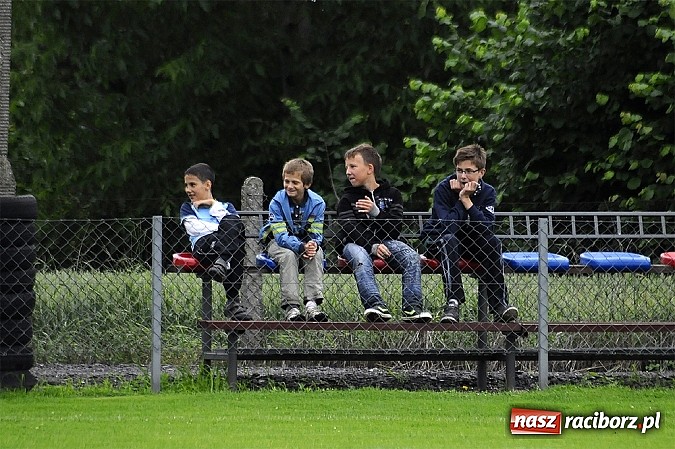 Zdjęcie w galerii na portalu naszraciborz.pl: Mocne zakończenie sezonu w Krzyżanowicach: gole, kartki i emocje wiadomości z regionu