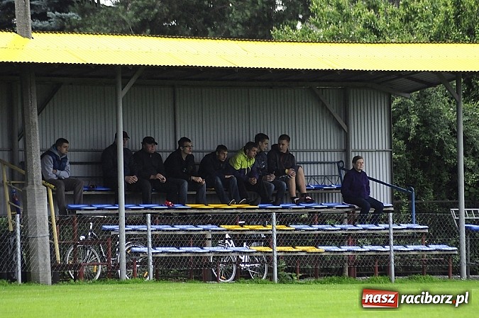 Zdjęcie w galerii na portalu naszraciborz.pl: Mocne zakończenie sezonu w Krzyżanowicach: gole, kartki i emocje wiadomości z regionu