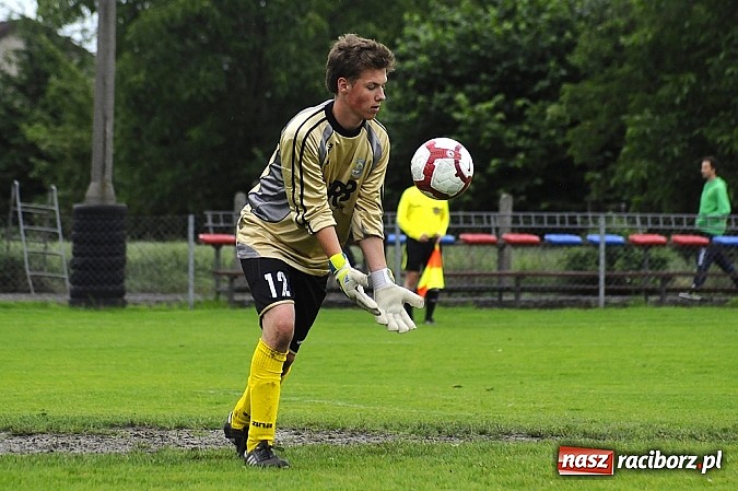 Zdjęcie w galerii na portalu naszraciborz.pl: Mocne zakończenie sezonu w Krzyżanowicach: gole, kartki i emocje wiadomości z regionu