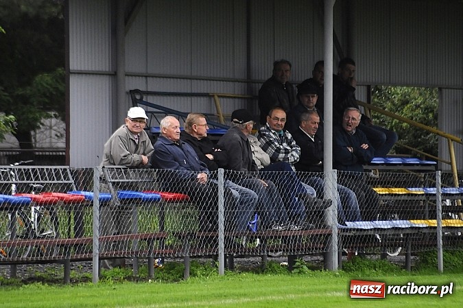 Zdjęcie w galerii na portalu naszraciborz.pl: Mocne zakończenie sezonu w Krzyżanowicach: gole, kartki i emocje wiadomości z regionu