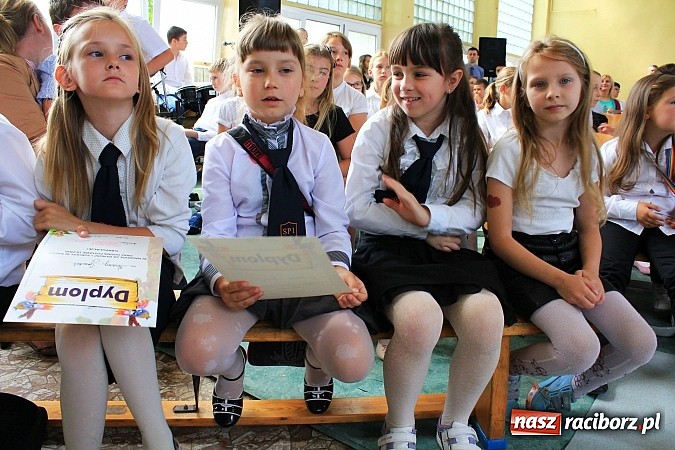 Zdjęcie w galerii na portalu naszraciborz.pl: Odebrali tablety za swój 60-sekundowy western wiadomości z regionu