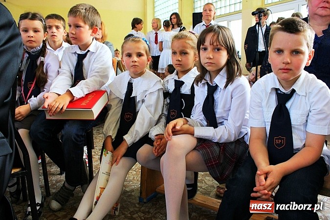 Zdjęcie w galerii na portalu naszraciborz.pl: Odebrali tablety za swój 60-sekundowy western wiadomości z regionu