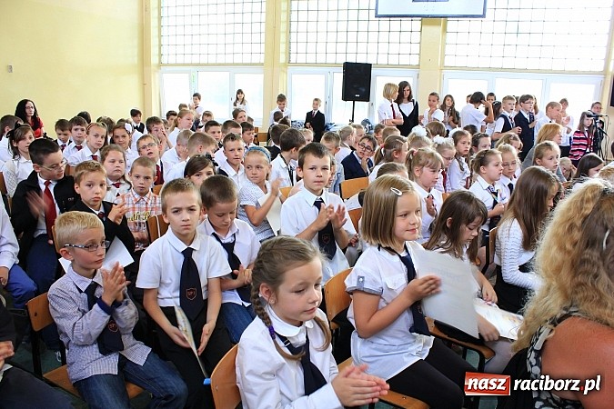 Zdjęcie w galerii na portalu naszraciborz.pl: Odebrali tablety za swój 60-sekundowy western wiadomości z regionu