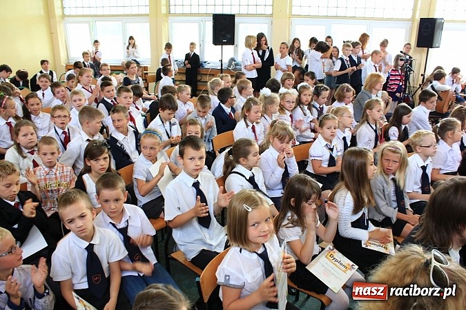 Zdjęcie w galerii na portalu naszraciborz.pl: Odebrali tablety za swój 60-sekundowy western wiadomości z regionu