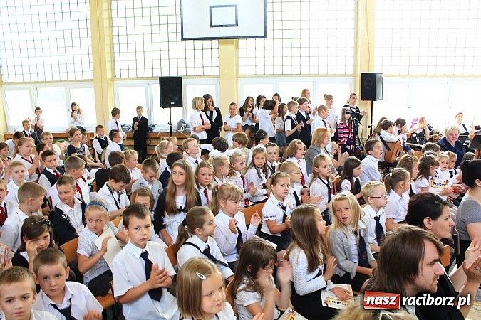 Zdjęcie w galerii na portalu naszraciborz.pl: Odebrali tablety za swój 60-sekundowy western wiadomości z regionu