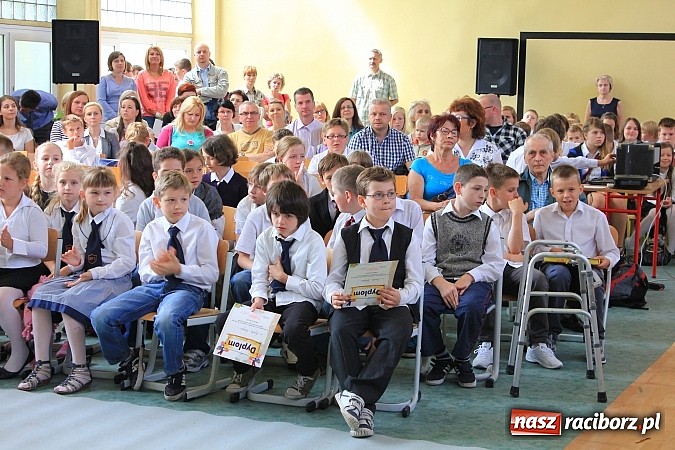 Zdjęcie w galerii na portalu naszraciborz.pl: Odebrali tablety za swój 60-sekundowy western wiadomości z regionu