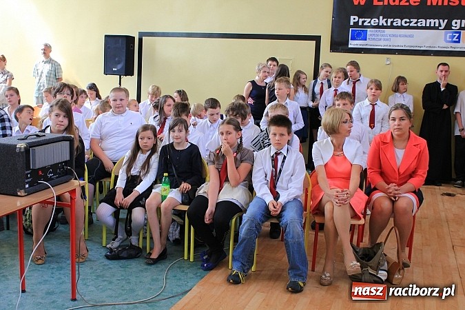 Zdjęcie w galerii na portalu naszraciborz.pl: Odebrali tablety za swój 60-sekundowy western wiadomości z regionu