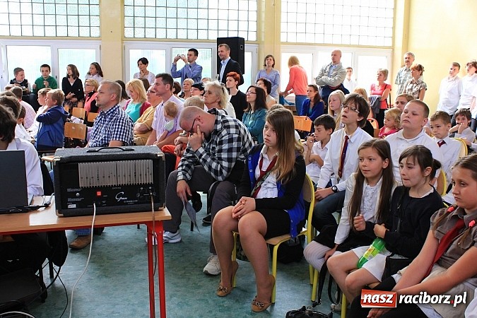 Zdjęcie w galerii na portalu naszraciborz.pl: Odebrali tablety za swój 60-sekundowy western wiadomości z regionu
