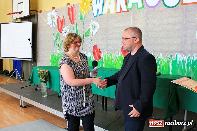 Zdjęcie w galerii na portalu naszraciborz.pl: Odebrali tablety za swój 60-sekundowy western wiadomości z regionu