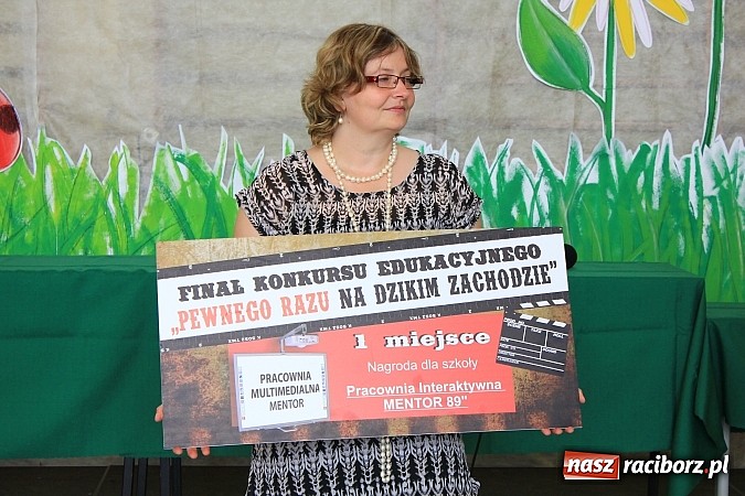 Zdjęcie w galerii na portalu naszraciborz.pl: Odebrali tablety za swój 60-sekundowy western wiadomości z regionu