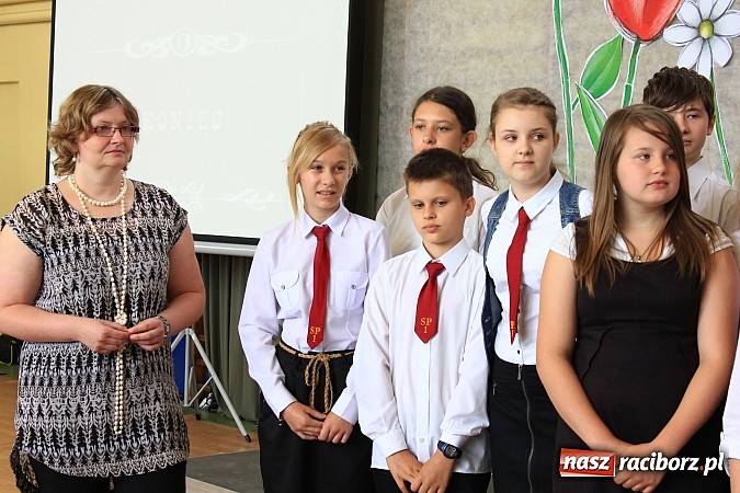 Zdjęcie w galerii na portalu naszraciborz.pl: Odebrali tablety za swój 60-sekundowy western wiadomości z regionu