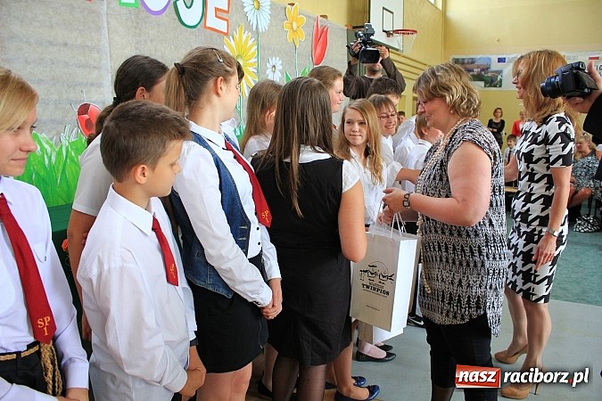 Zdjęcie w galerii na portalu naszraciborz.pl: Odebrali tablety za swój 60-sekundowy western wiadomości z regionu