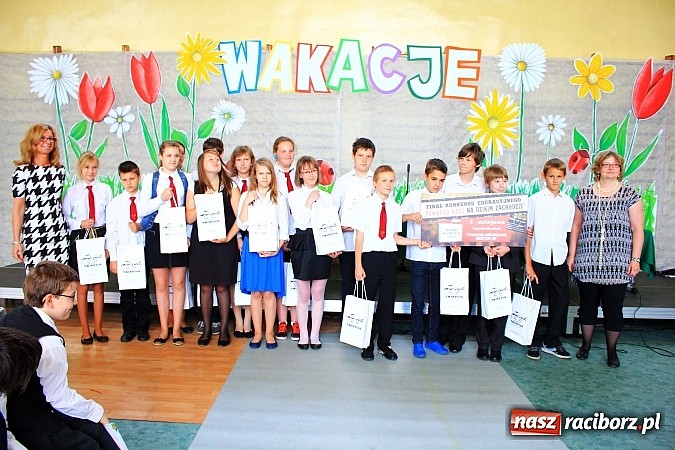 Zdjęcie w galerii na portalu naszraciborz.pl: Odebrali tablety za swój 60-sekundowy western wiadomości z regionu