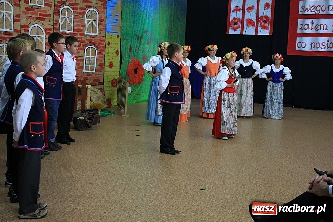 Zdjęcie w galerii na portalu naszraciborz.pl: Zakończenie roku szkolnego w SP nr 4. Wyrożniono najlepszych uczniów wiadomości z regionu