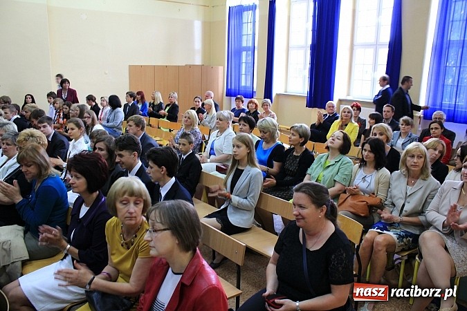 Zdjęcie w galerii na portalu naszraciborz.pl: Zakończenie roku szkolnego w SP nr 4. Wyrożniono najlepszych uczniów wiadomości z regionu