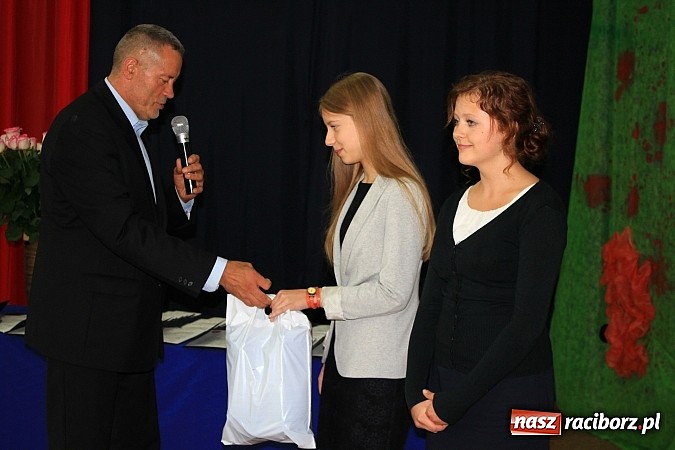 Zdjęcie w galerii na portalu naszraciborz.pl: Zakończenie roku szkolnego w SP nr 4. Wyrożniono najlepszych uczniów wiadomości z regionu