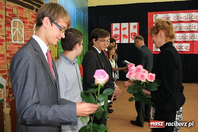 Zdjęcie w galerii na portalu naszraciborz.pl: Zakończenie roku szkolnego w SP nr 4. Wyrożniono najlepszych uczniów wiadomości z regionu