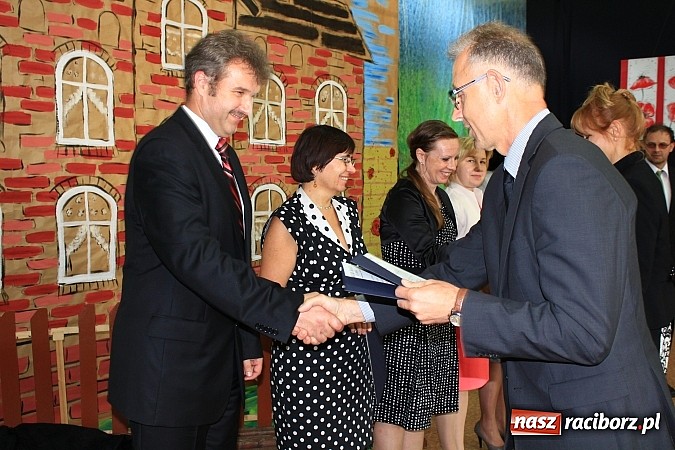 Zdjęcie w galerii na portalu naszraciborz.pl: Zakończenie roku szkolnego w SP nr 4. Wyrożniono najlepszych uczniów wiadomości z regionu