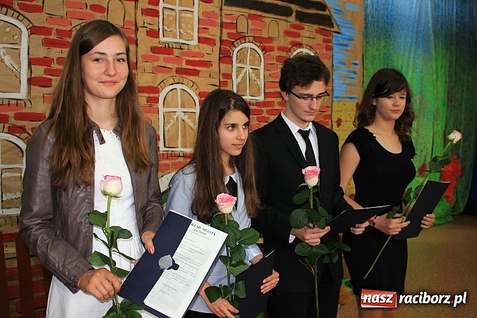 Zdjęcie w galerii na portalu naszraciborz.pl: Zakończenie roku szkolnego w SP nr 4. Wyrożniono najlepszych uczniów wiadomości z regionu