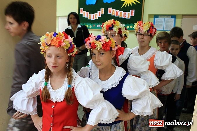 Zdjęcie w galerii na portalu naszraciborz.pl: Zakończenie roku szkolnego w SP nr 4. Wyrożniono najlepszych uczniów wiadomości z regionu