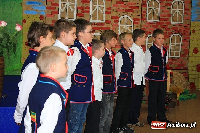 Zdjęcie w galerii na portalu naszraciborz.pl: Zakończenie roku szkolnego w SP nr 4. Wyrożniono najlepszych uczniów wiadomości z regionu