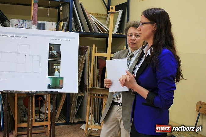 Zdjęcie w galerii na portalu naszraciborz.pl: Studenci bronili swoich prac dyplomowych wiadomości z regionu