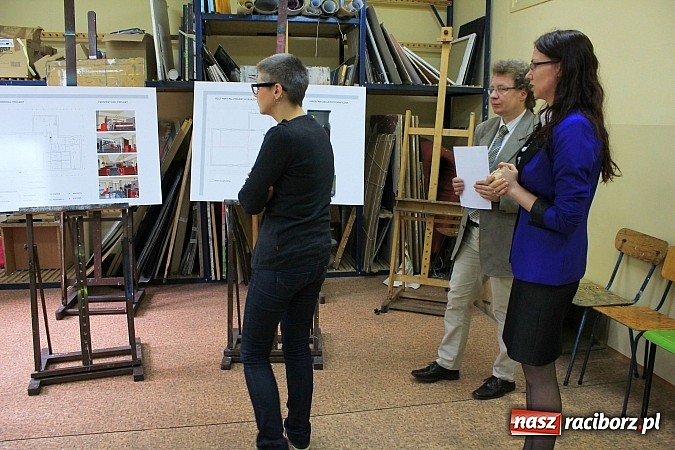 Zdjęcie w galerii na portalu naszraciborz.pl: Studenci bronili swoich prac dyplomowych wiadomości z regionu