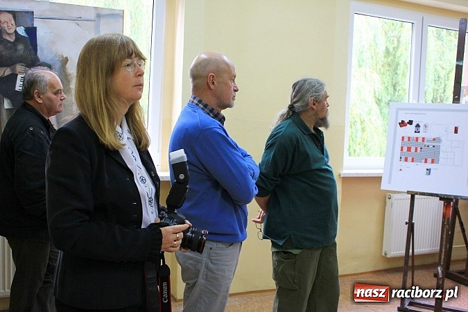 Zdjęcie w galerii na portalu naszraciborz.pl: Studenci bronili swoich prac dyplomowych wiadomości z regionu