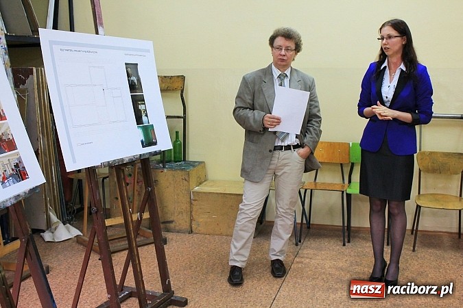 Zdjęcie w galerii na portalu naszraciborz.pl: Studenci bronili swoich prac dyplomowych wiadomości z regionu