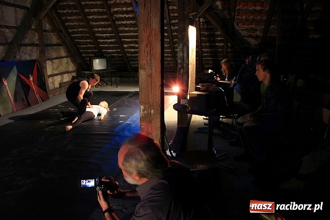 Zdjęcie w galerii na portalu naszraciborz.pl: Studenci bronili swoich prac dyplomowych wiadomości z regionu