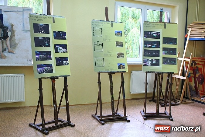 Zdjęcie w galerii na portalu naszraciborz.pl: Studenci bronili swoich prac dyplomowych wiadomości z regionu