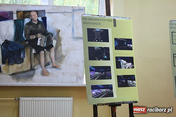 Zdjęcie w galerii na portalu naszraciborz.pl: Studenci bronili swoich prac dyplomowych wiadomości z regionu