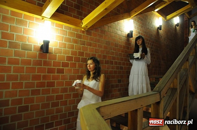 Zdjęcie w galerii na portalu naszraciborz.pl: Na zamku pokazano Świętojankę wiadomości z regionu