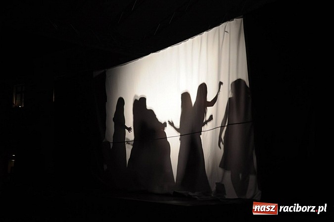 Zdjęcie w galerii na portalu naszraciborz.pl: Na zamku pokazano Świętojankę wiadomości z regionu