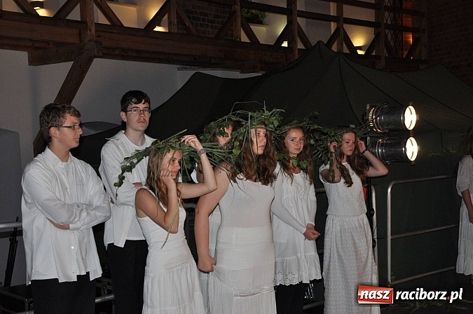 Zdjęcie w galerii na portalu naszraciborz.pl: Na zamku pokazano Świętojankę wiadomości z regionu