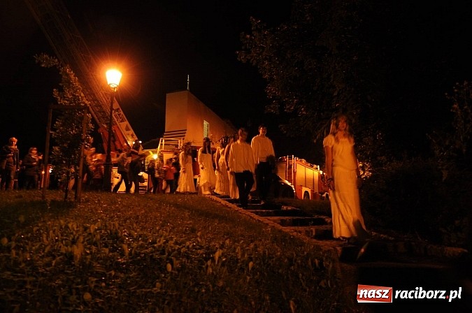 Zdjęcie w galerii na portalu naszraciborz.pl: Na zamku pokazano Świętojankę wiadomości z regionu