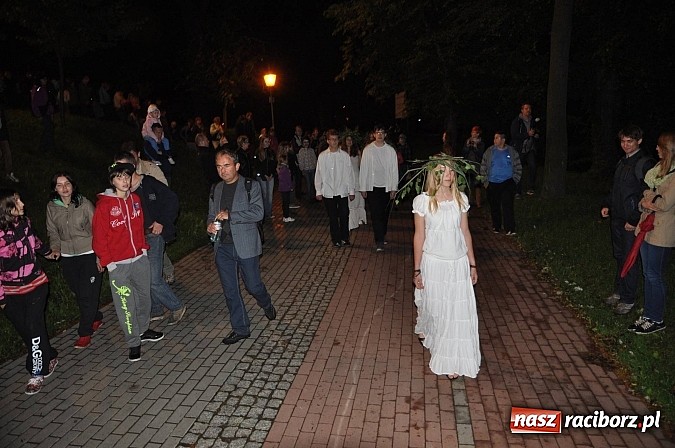 Zdjęcie w galerii na portalu naszraciborz.pl: Na zamku pokazano Świętojankę wiadomości z regionu