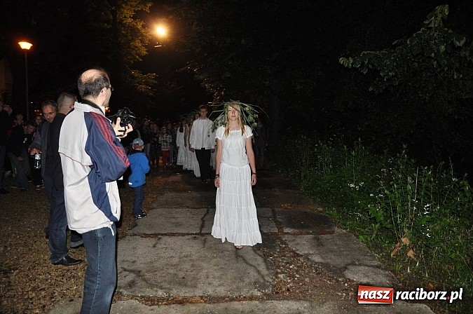 Zdjęcie w galerii na portalu naszraciborz.pl: Na zamku pokazano Świętojankę wiadomości z regionu