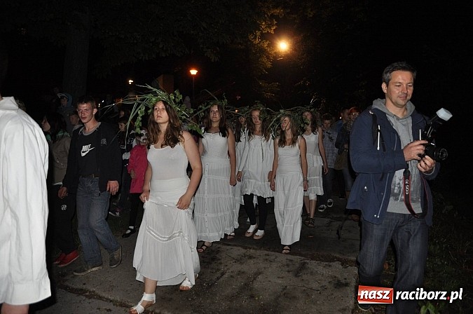 Zdjęcie w galerii na portalu naszraciborz.pl: Na zamku pokazano Świętojankę wiadomości z regionu