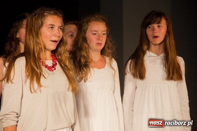 Zdjęcie w galerii na portalu naszraciborz.pl: Na zamku pokazano Świętojankę wiadomości z regionu