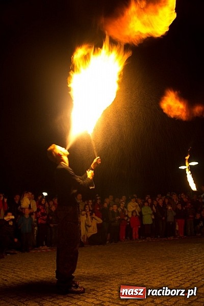 Zdjęcie w galerii na portalu naszraciborz.pl: Taniec z ogniem to prawdziwa sztuka wiadomości z regionu