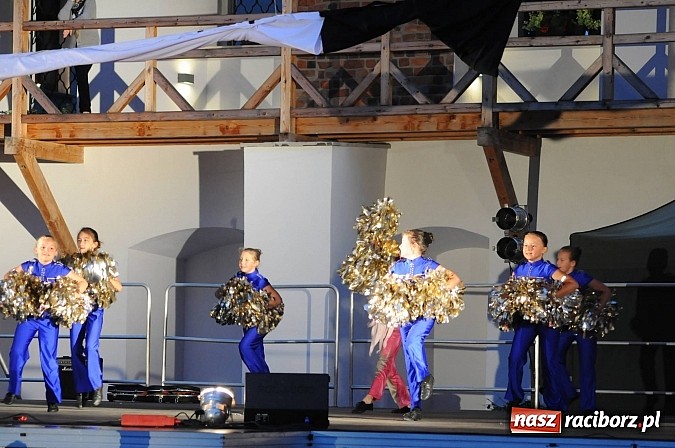 Zdjęcie w galerii na portalu naszraciborz.pl: Spora dawka tańca na powitanie wakacji wiadomości z regionu