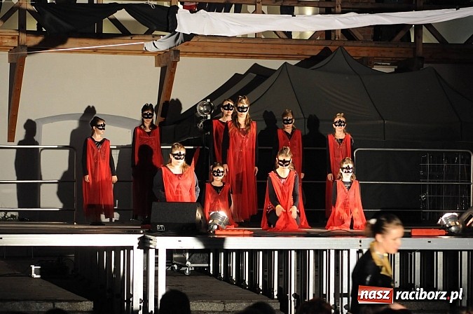 Zdjęcie w galerii na portalu naszraciborz.pl: Spora dawka tańca na powitanie wakacji wiadomości z regionu