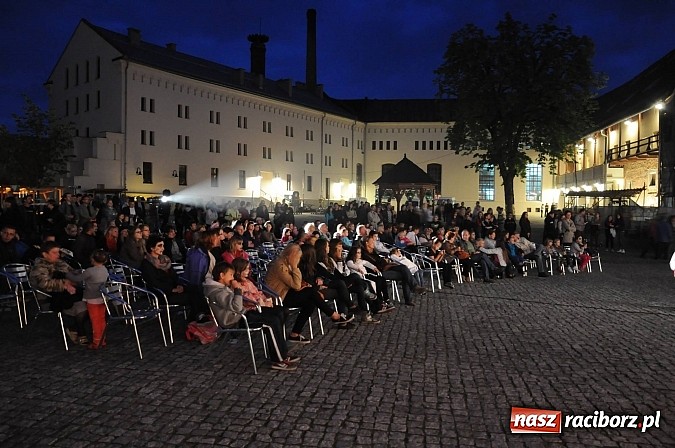 Zdjęcie w galerii na portalu naszraciborz.pl: Spora dawka tańca na powitanie wakacji wiadomości z regionu