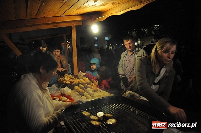 Zdjęcie w galerii na portalu naszraciborz.pl: Spora dawka tańca na powitanie wakacji wiadomości z regionu
