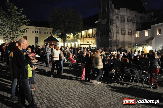 Zdjęcie w galerii na portalu naszraciborz.pl: Spora dawka tańca na powitanie wakacji wiadomości z regionu