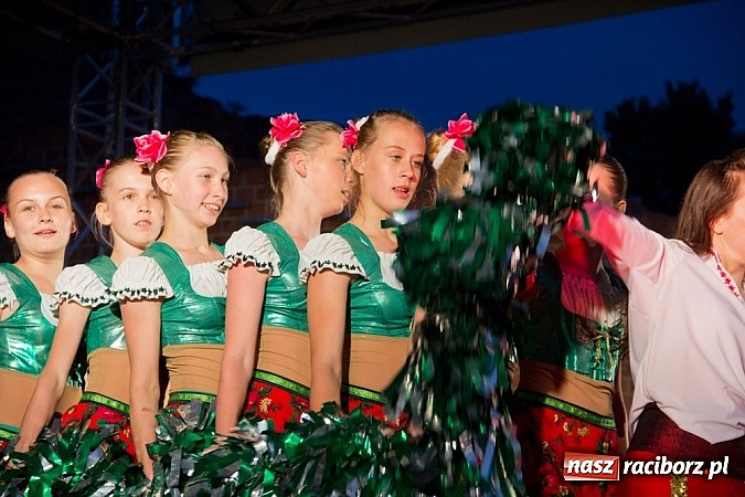 Zdjęcie w galerii na portalu naszraciborz.pl: Spora dawka tańca na powitanie wakacji wiadomości z regionu