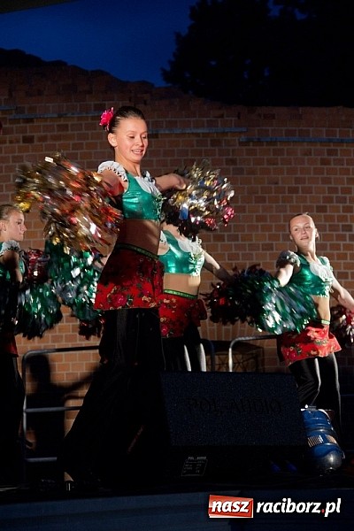 Zdjęcie w galerii na portalu naszraciborz.pl: Spora dawka tańca na powitanie wakacji wiadomości z regionu