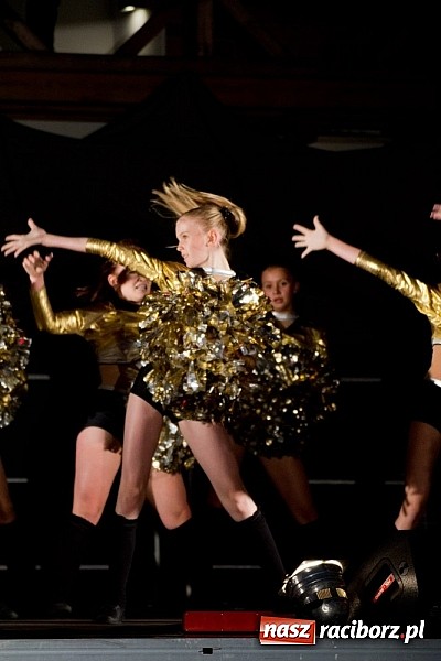 Zdjęcie w galerii na portalu naszraciborz.pl: Spora dawka tańca na powitanie wakacji wiadomości z regionu